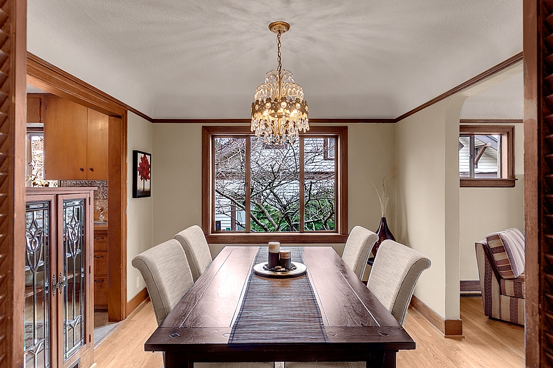 dining room staging